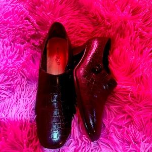 Brown loafers size 6 1/2 beautiful style